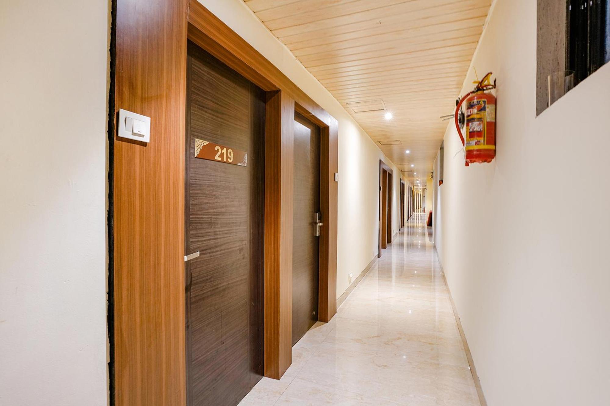 Fabexpress Embassy Suites - Nr Bkc Mumbai Luaran gambar